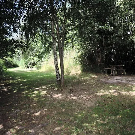 Rustic Surrounded By Forests アパート *